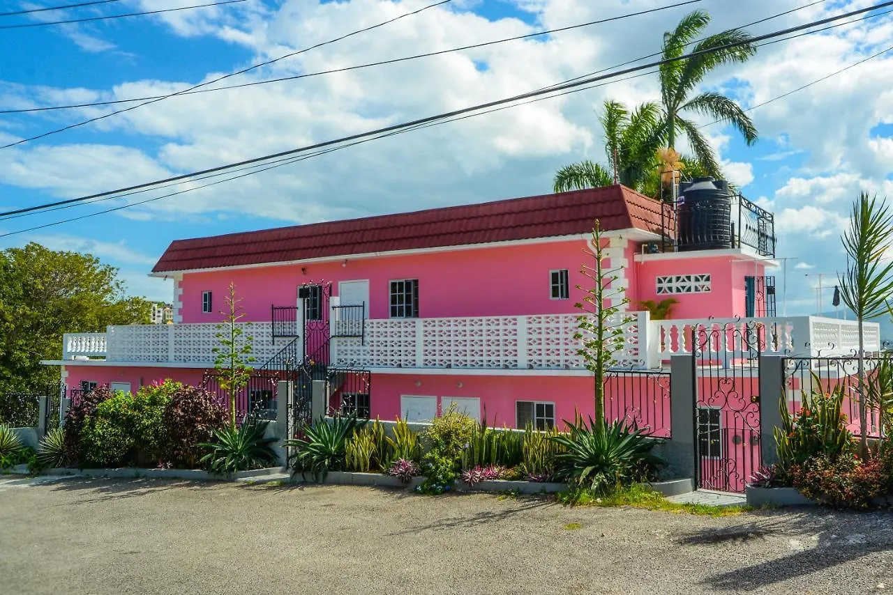 Three Palm Villa مونتيغو باي بيت ضيافة