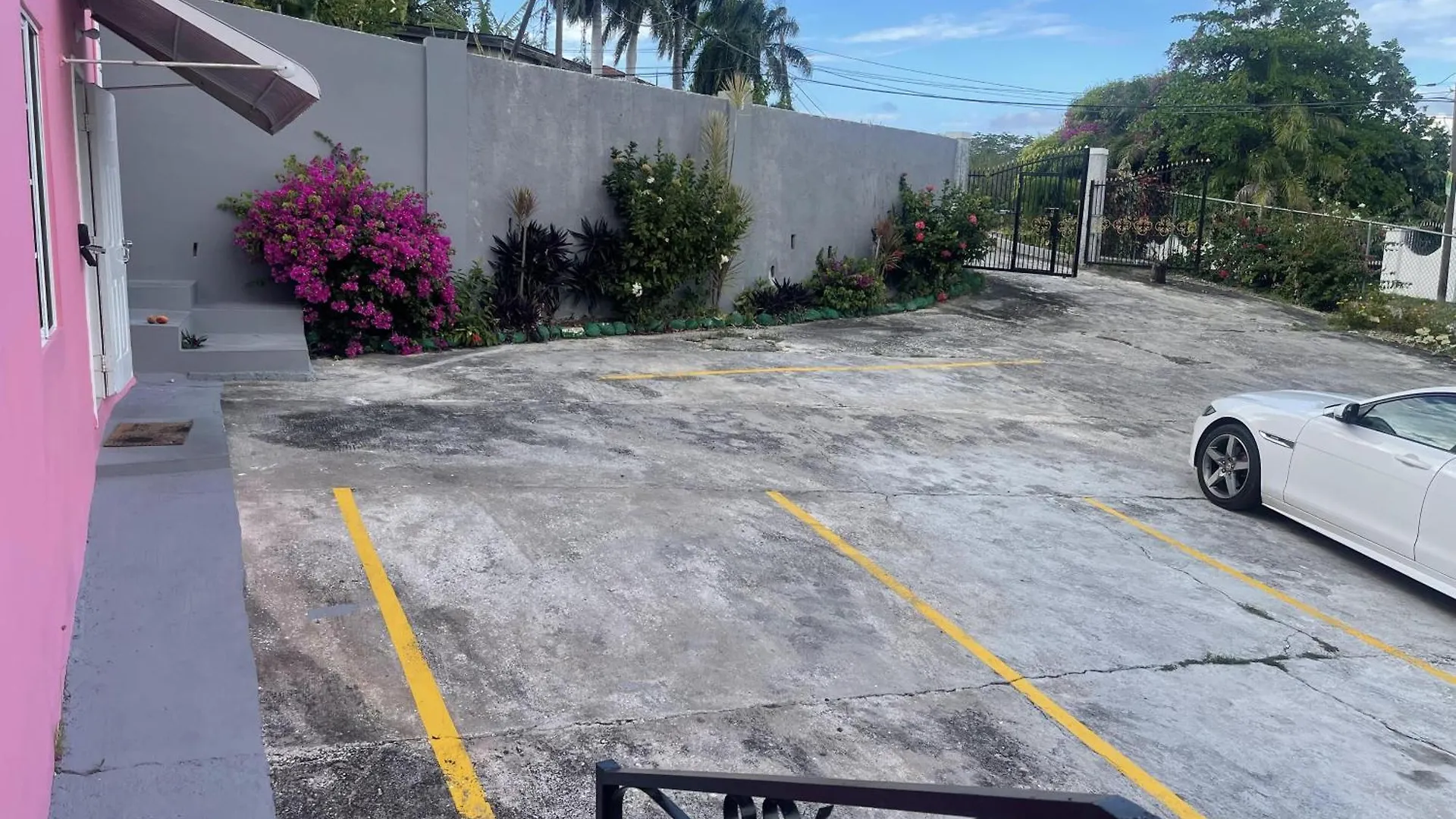 Three Palm Villa Montego Bay Guest house